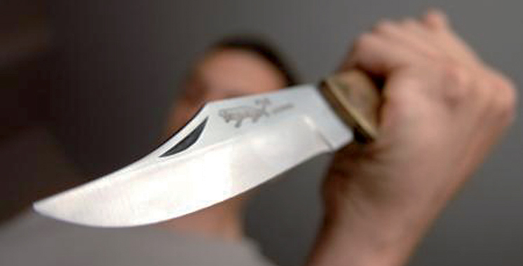 Un homme gravement blessé au couteau par son épouse